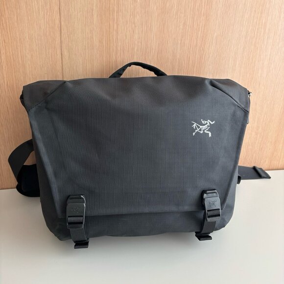 ARC'TERYX 10l Granville Courier Bag In Black - Picture 1 of 17